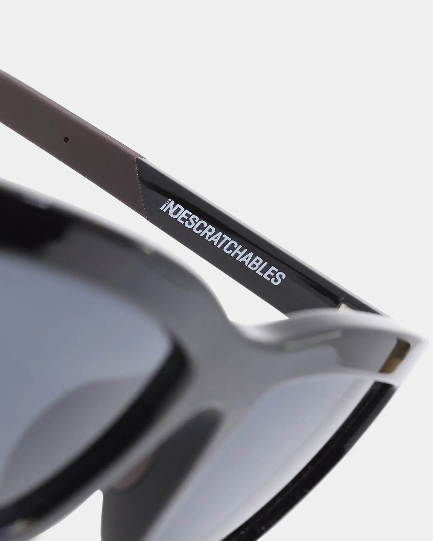 Indescratchables Grip 01 Sunglasses Black